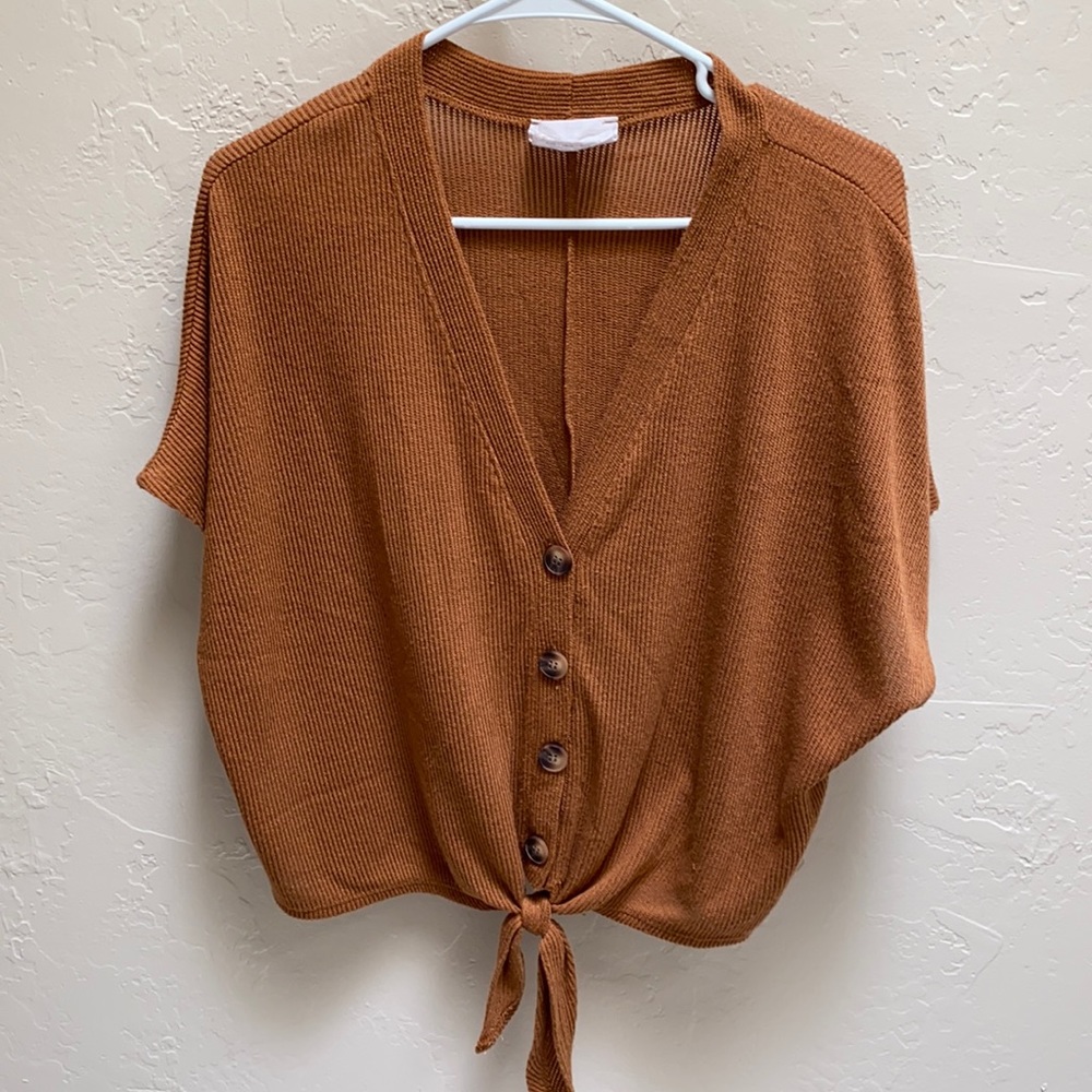 Cute Burnt Orange Top! Perfect for any season!